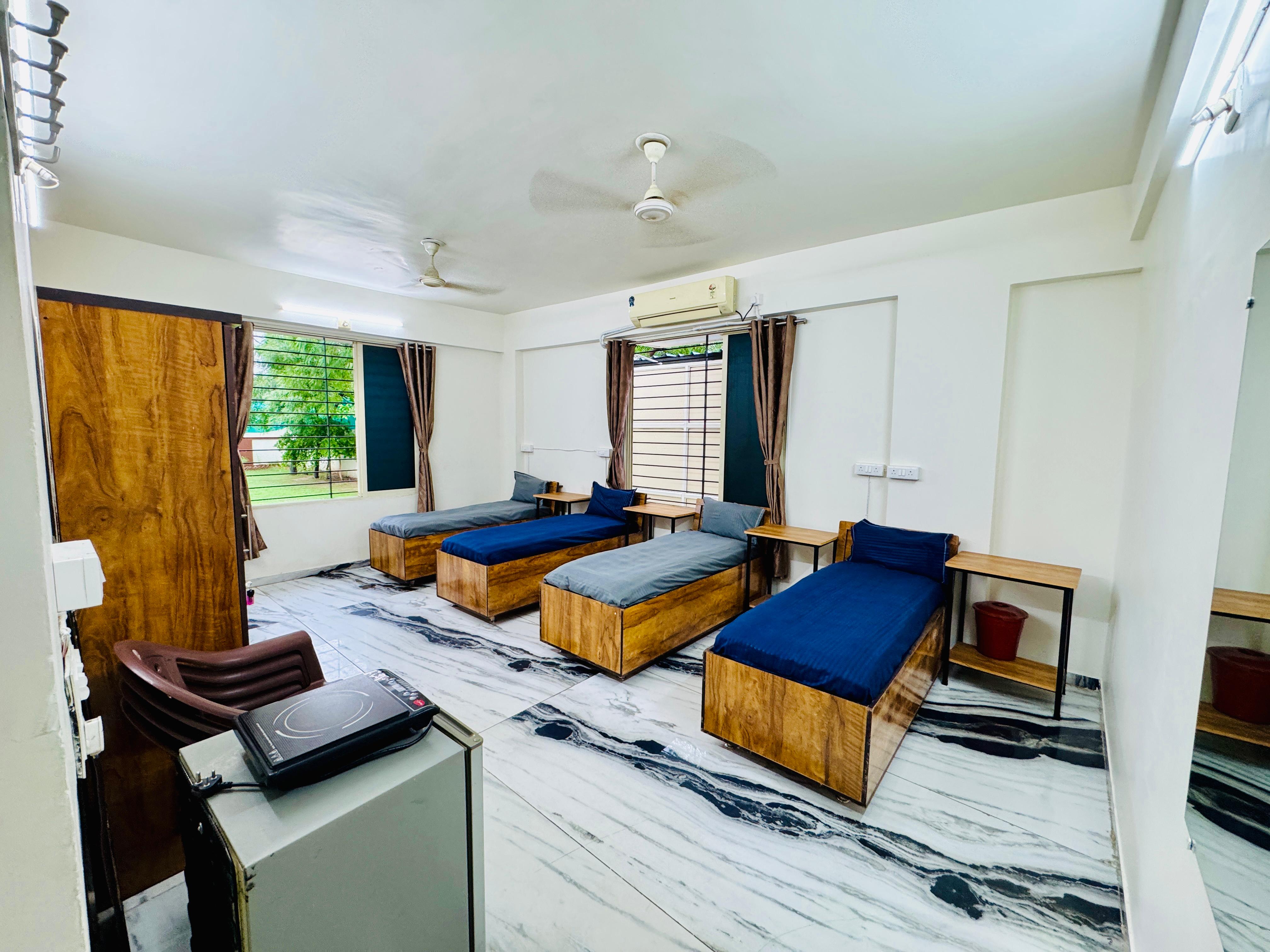 4 Sharing Room